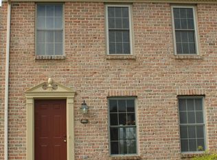102 Weatherburn Dr, York, PA 17402