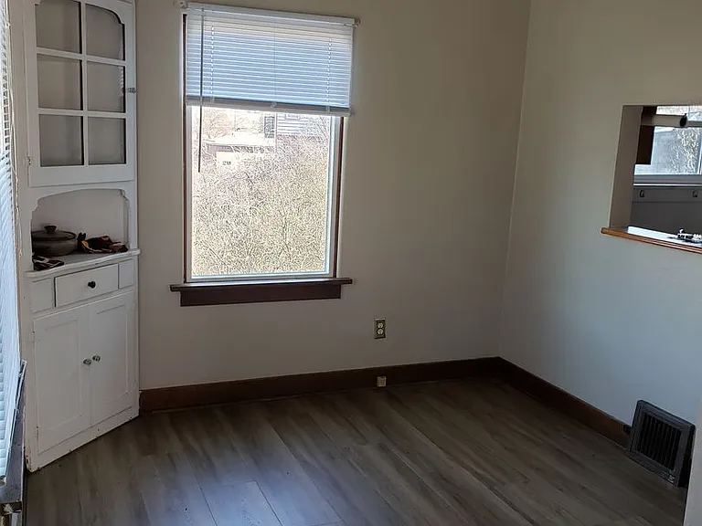 935 NE Maple St — Photo 7