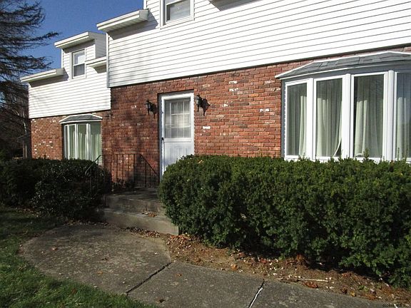 3rd image of 7 Cherry Ln