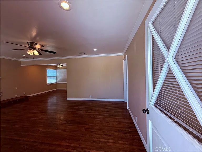 1447 S Valley Center Ave — Photo 3