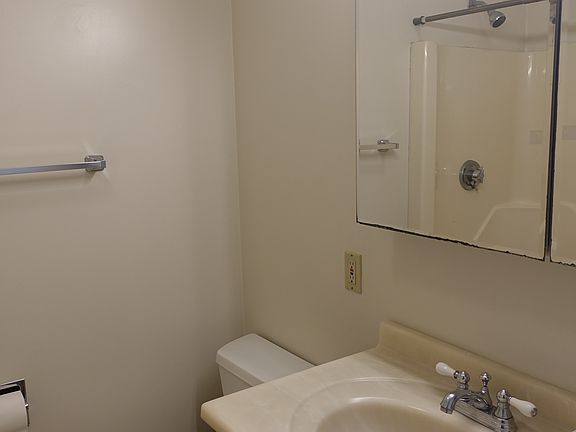 5th image of 41 Washington Ave #2