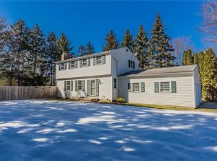 2 Redwood Dr, Penfield, NY 14526
