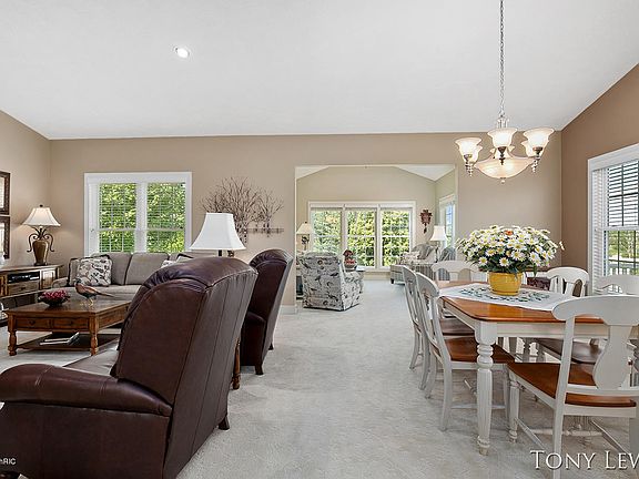 4th image of 1069 Aberdeen Way