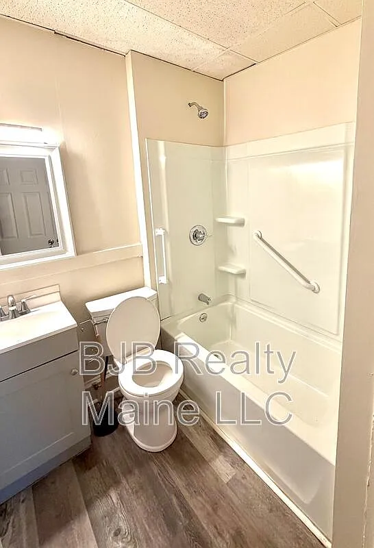 2 bed, 1.0 bath, 500 sqft, $1,700 — Photo 3