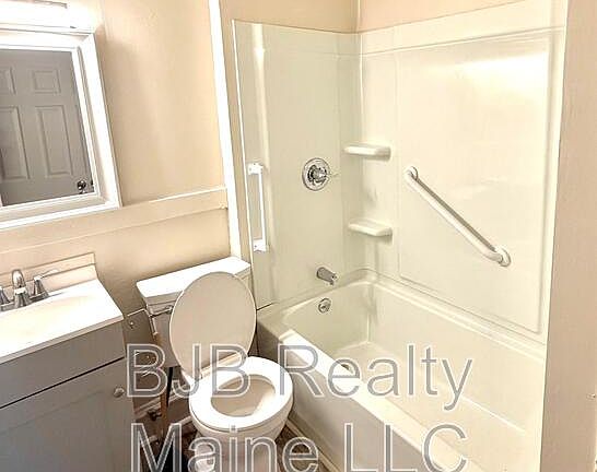 3rd image of 299 Ocean St APT 10
