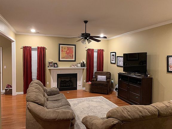 3rd image of 308 Benton Dr