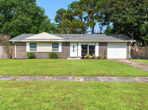 208 Deluna Rd, Fort Walton Beach, FL 32548