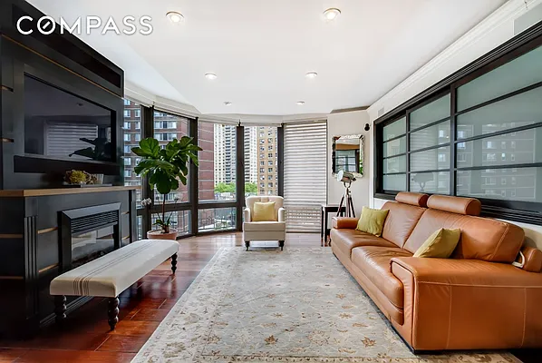 Sold by Compass | media 22