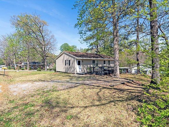 4th image of 101 Martin Cir