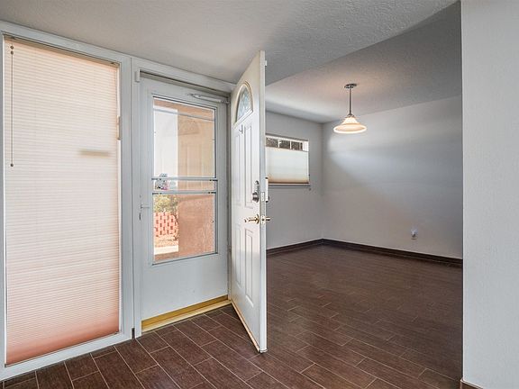 5th image of 10301 Piedra Ct NW