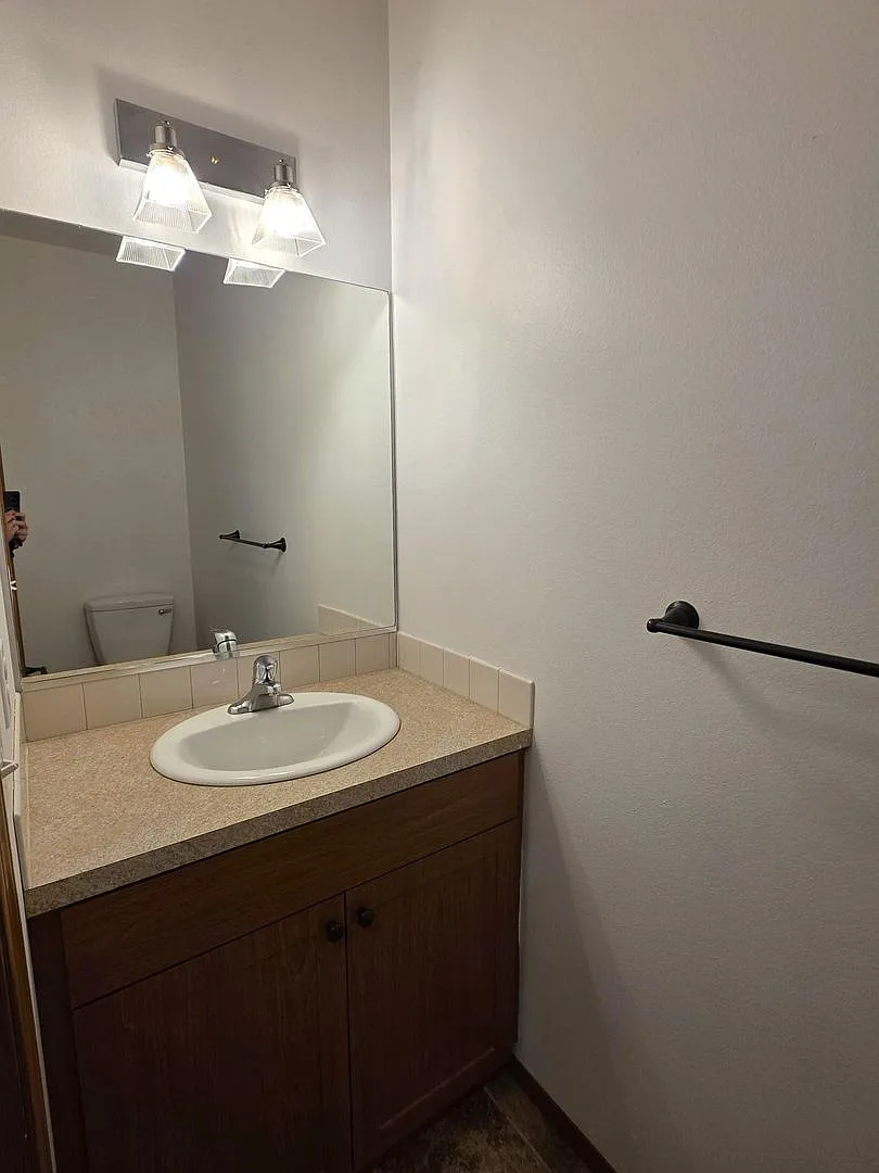 Kent Townhome for rent - 2 bed and 2.5 bath - Ready for move in now! — Photo 4