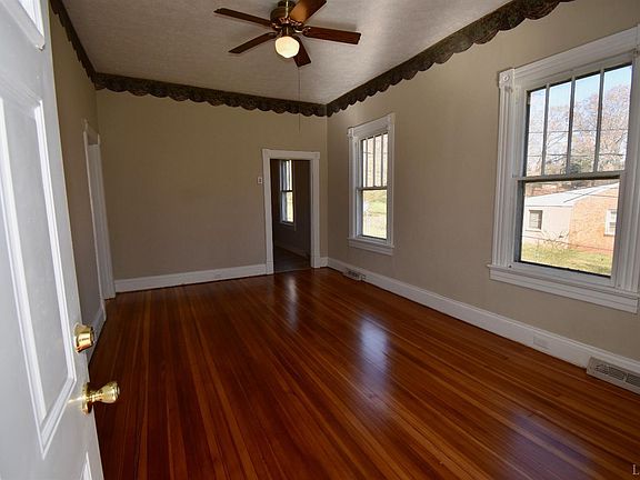 5th image of 158 Dellwood Dr