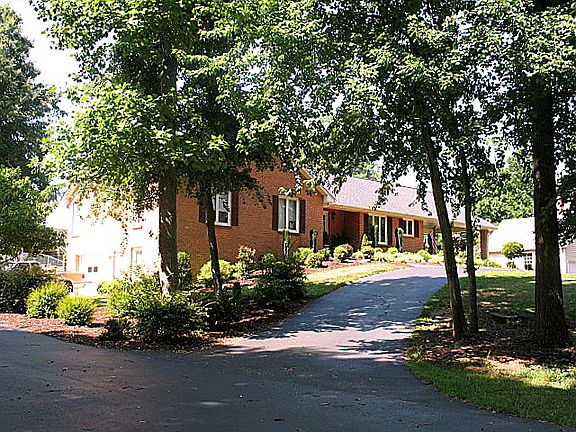 2nd image of 704 Tuscarora Dr