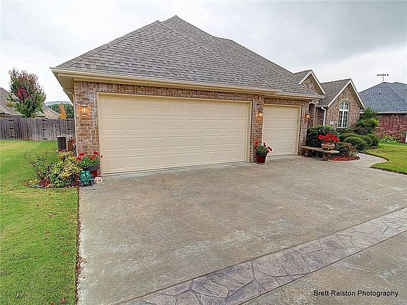 2nd image of 298 S Briarhill Dr