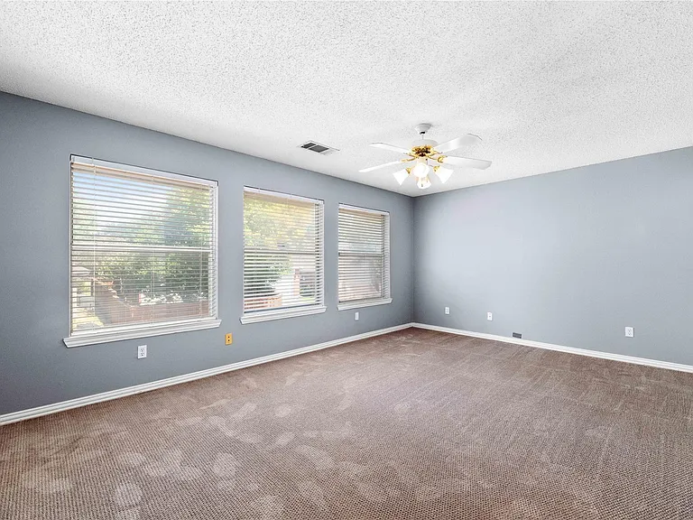2324 Dyers Oak Dr — Photo 16