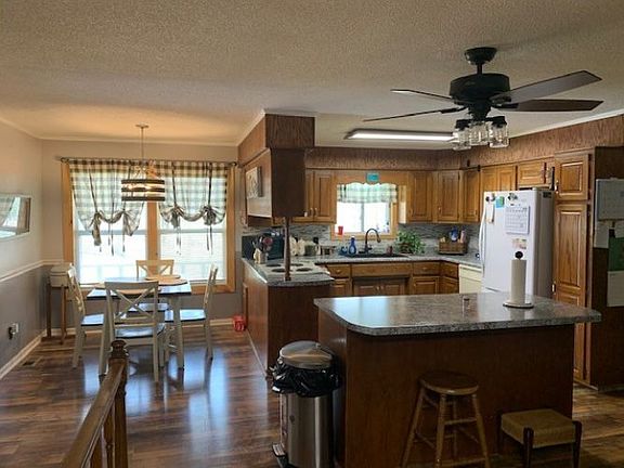 3rd image of 329 Oak Hill Dr