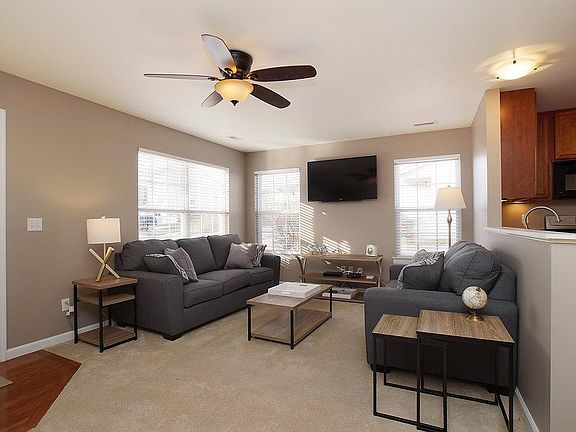 3rd image of 307 Shady Rock Ln