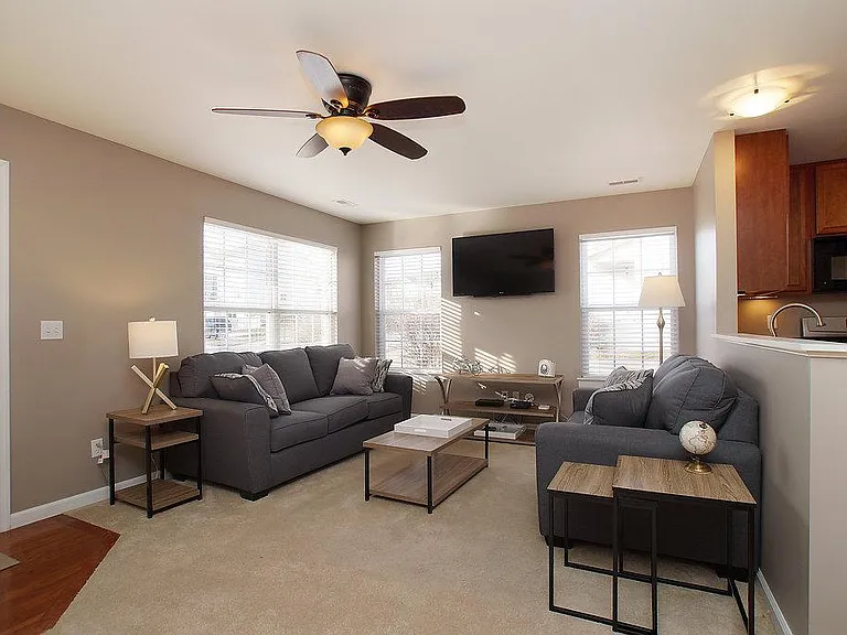 307 Shady Rock Ln — Photo 3