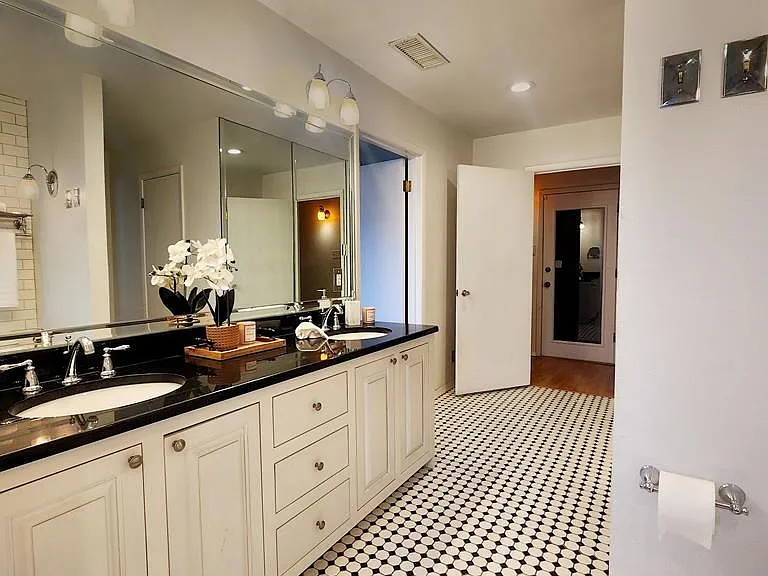 2305 Country Club Dr — Photo 17
