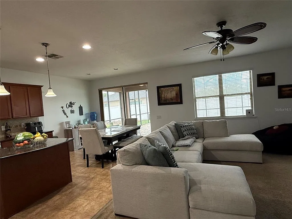 3 bed, 2.0 bath, 1700 sqft, $2,000 — Photo 3