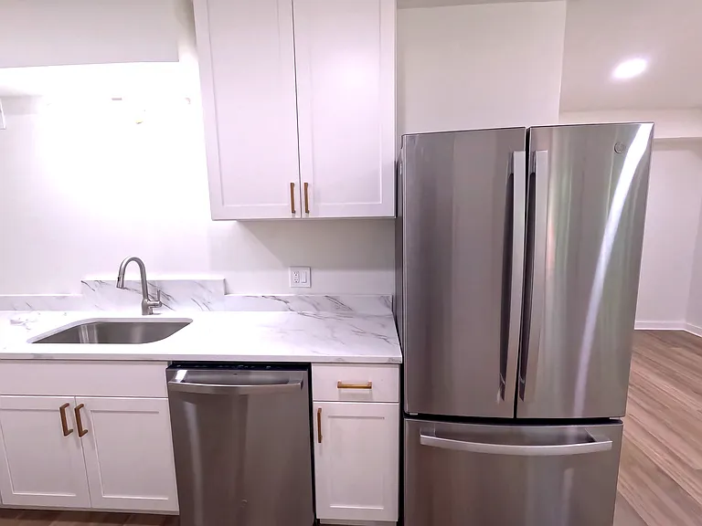 Stainless Steel Refridgerator with Internal Water Dispenser and Ice Maker
