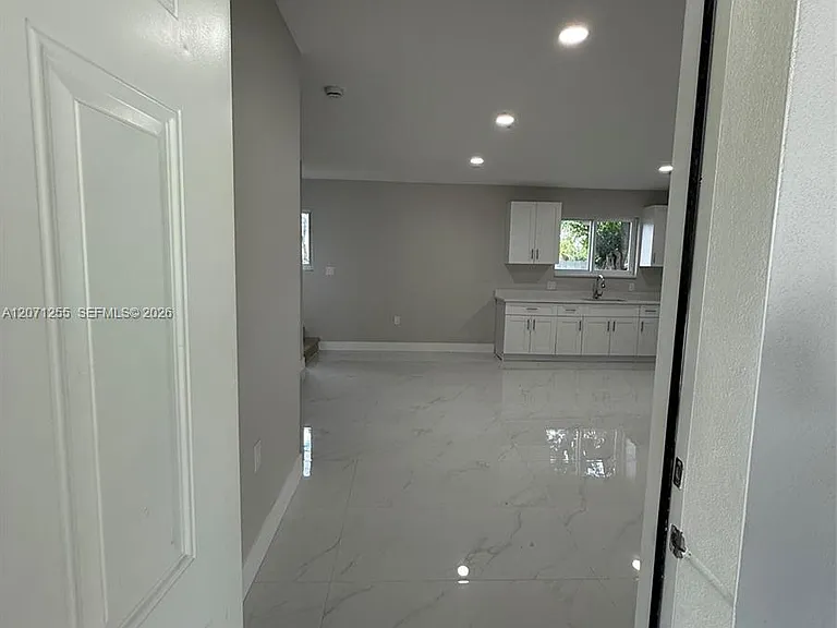 17690 NE 19th Ave — Photo 4