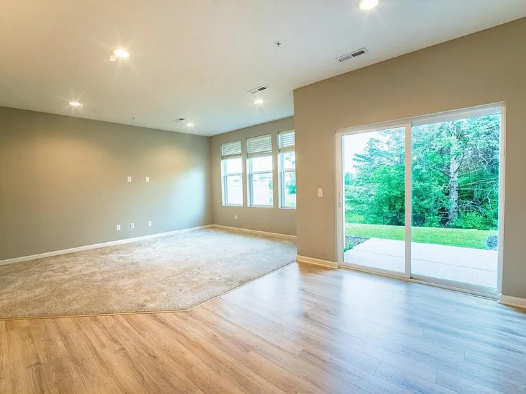 5934 Urbandale Ln N — Photo 12