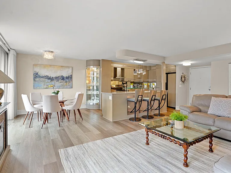 600 W Brown St #109 — Photo 4