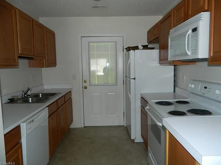 819 Belmont Dr #1A — Photo 3