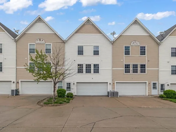 1046 10th Ave NW, Altoona, IA 50009