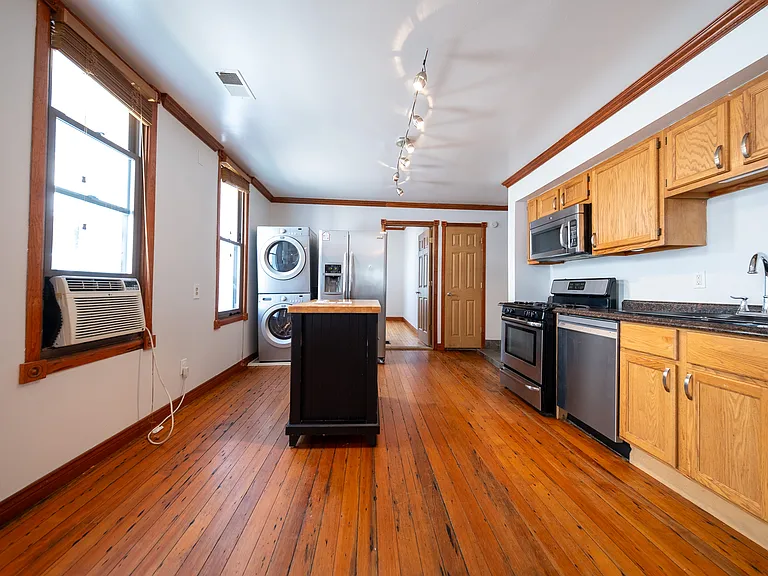 1417 6th St NE #2 — Photo 4
