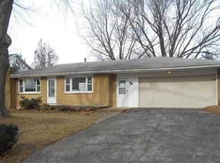 325 Snow St, Sugar Grove, IL 60554