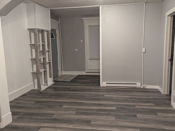 4th image of 302 S Ottawa St