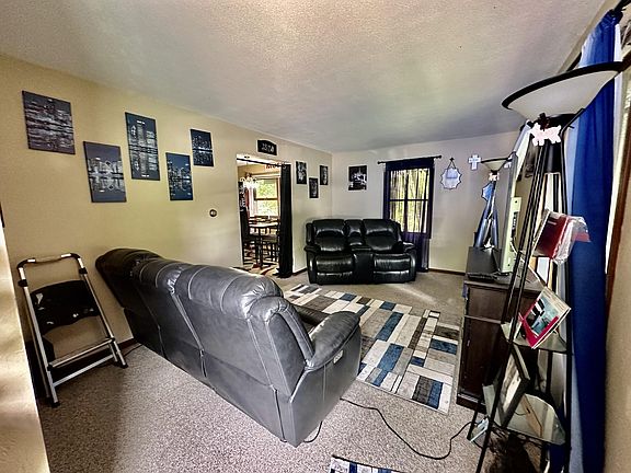 2nd image of 253-255 E 18th St