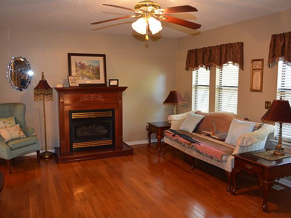 2nd image of 4728 Rolling Green Dr