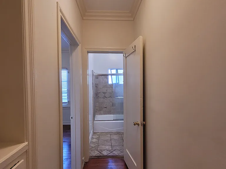 Reeves Apartments — Photo 28