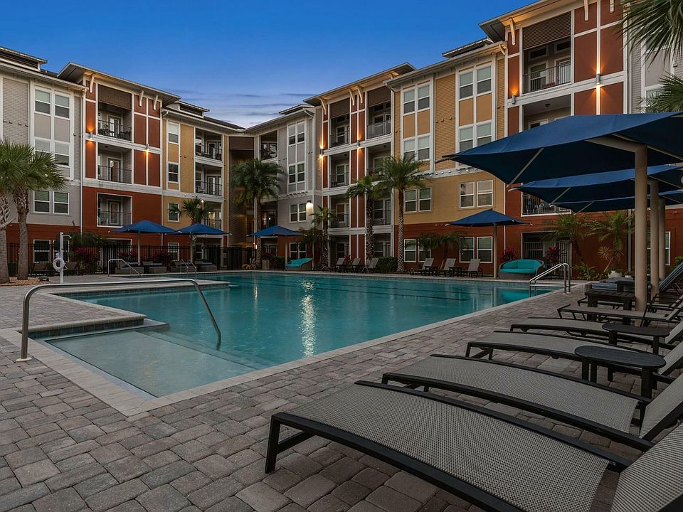 Venue at Lakewood Ranch - Refreshing Pool with Lap Lines