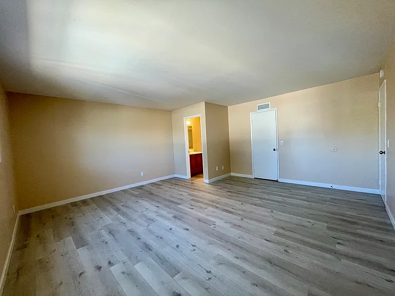 903 S Sunshine Ave S #B — Photo 13