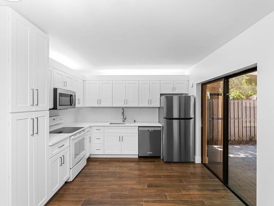1st image of 1204 12th Ln