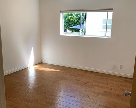 4th image of 1012 Hill St #3