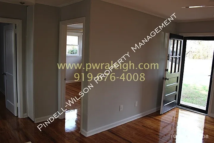 2212 Bernard St — Photo 4