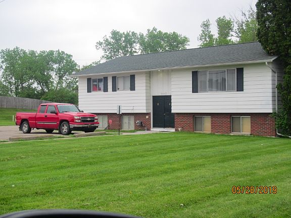 Large front yard with close parking to the complex
