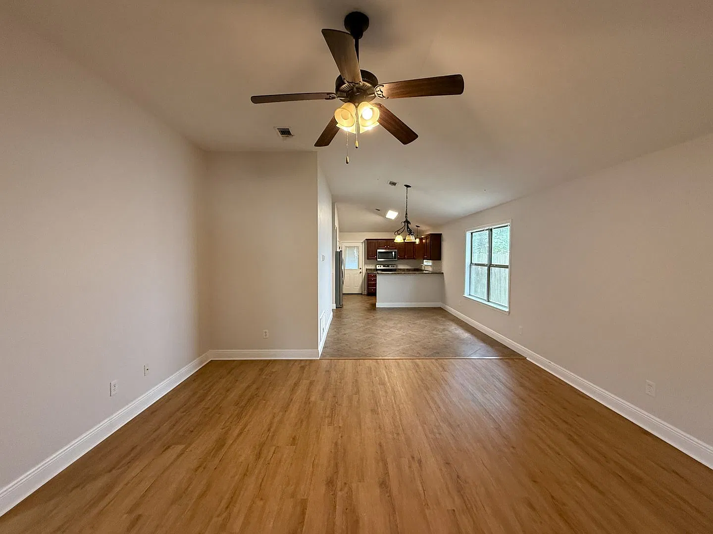 3 Bedroom 2 Bath Patio Home Located in Lakewood Cottages Subdivision! — Photo 3
