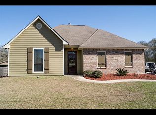 27120 Woods Edge Ln, Walker, LA 70785