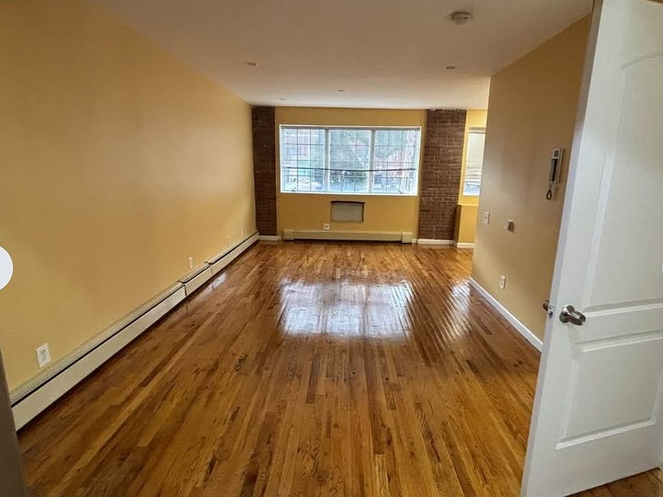 2nd image of 104-22 39th Ave #1R
