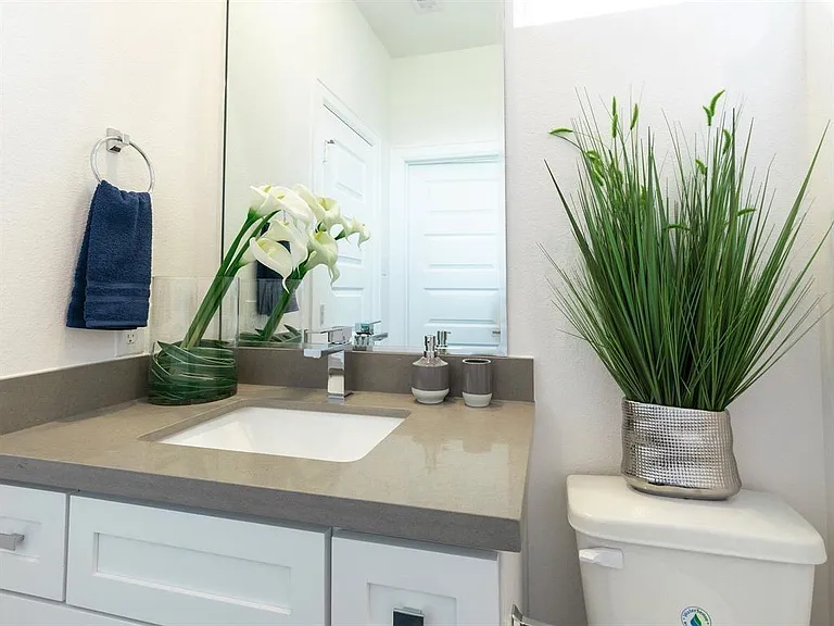 310 Jensen Dr — Photo 17