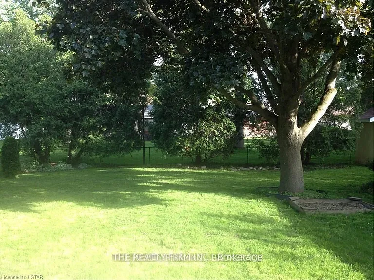 683 Fanshawe Park Rd E — Photo 15