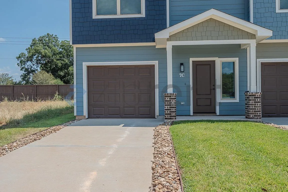3 bed, 2.5 bath, 1366 sqft, $1,950 — Photo 4