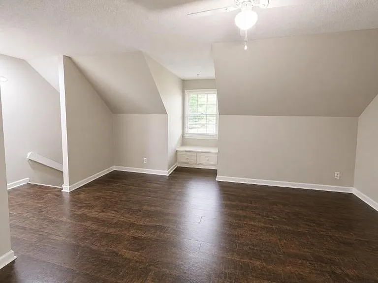 125 Mossland Dr — Photo 32