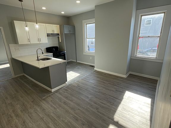 4th image of 60 Holland St #1
